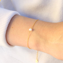 Load image into Gallery viewer, Elly Pearl Bracelet, Gold Vermeil
